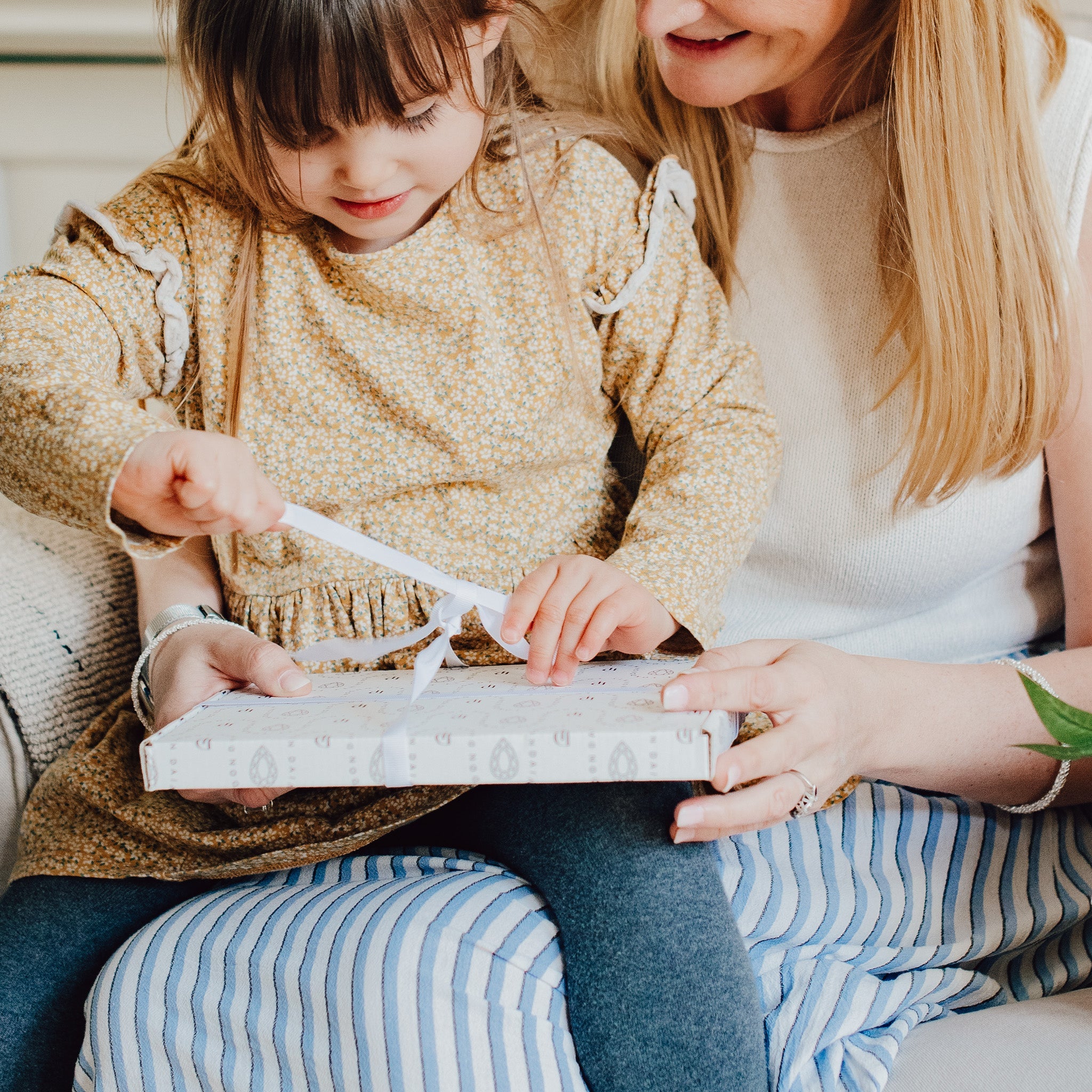 Solid Gold 'Stork' Necklace for Mums - Dainty London